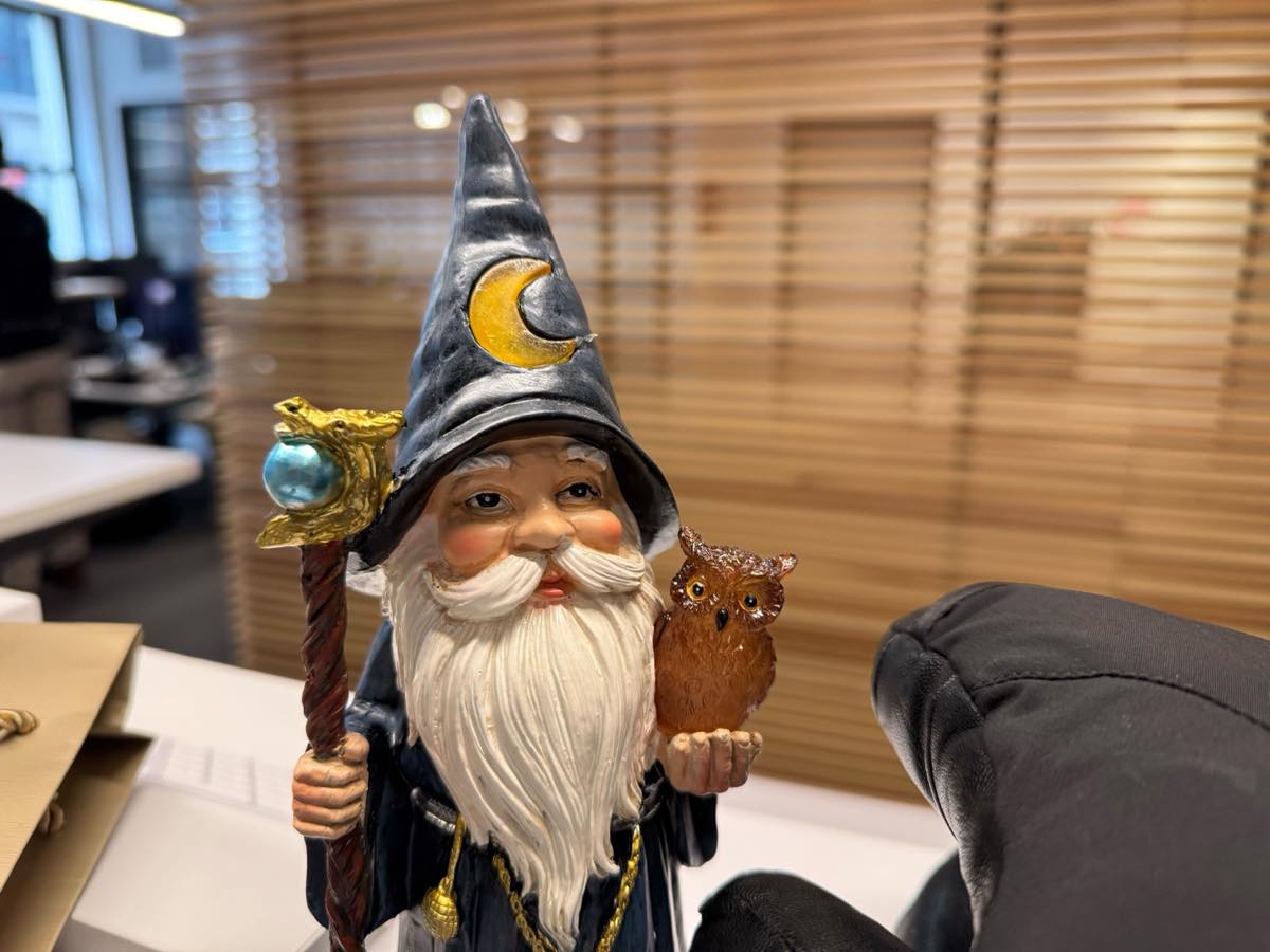 Office guardian gnome